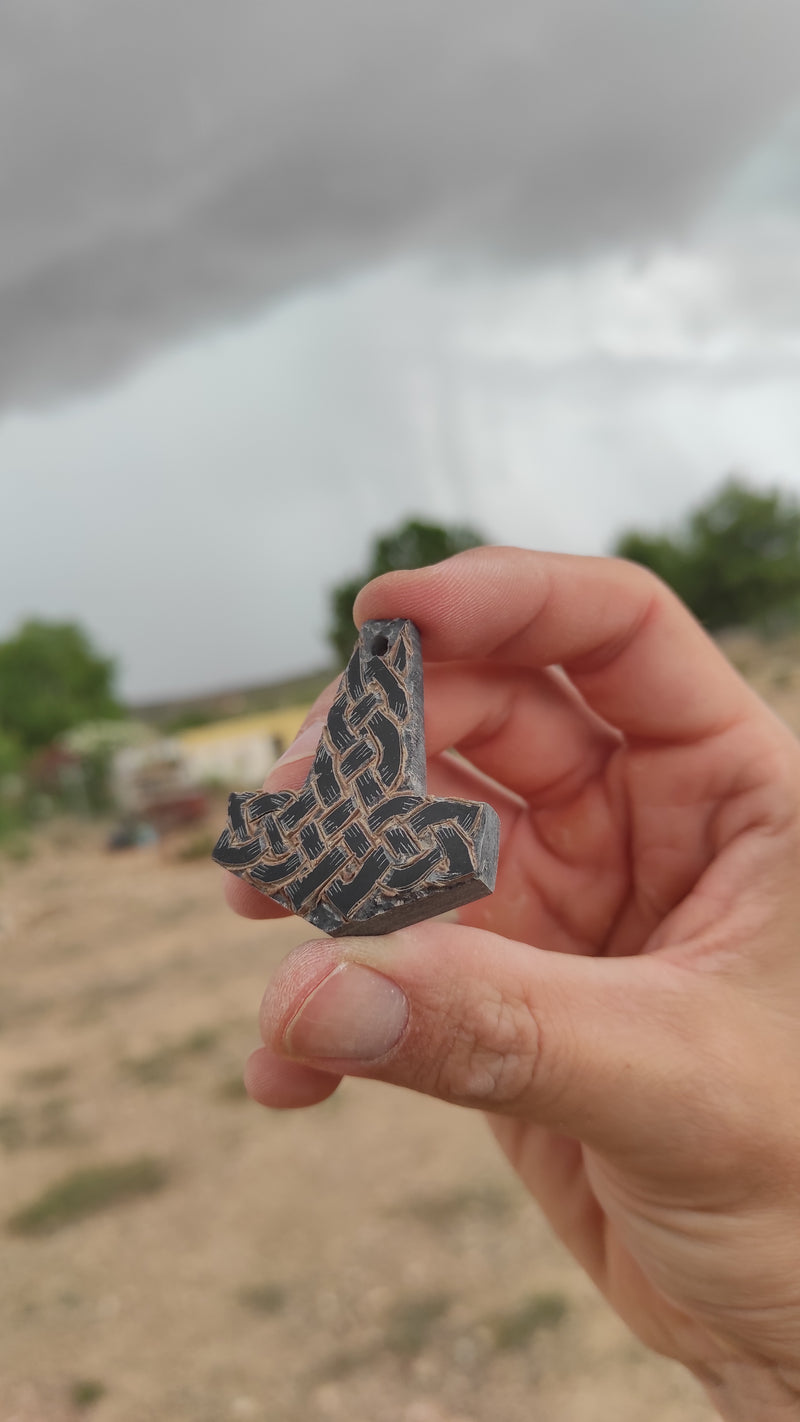 Storm Born Mjolnir, Horn